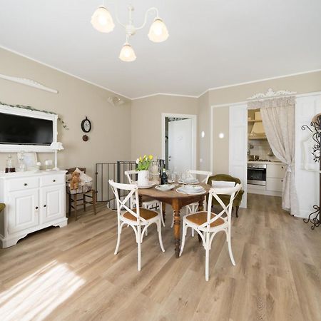 Bnbook Maison Charlotte Casa Vacanza con 2 camere da letto Lago Maggiore Porto Valtravaglia Esterno foto