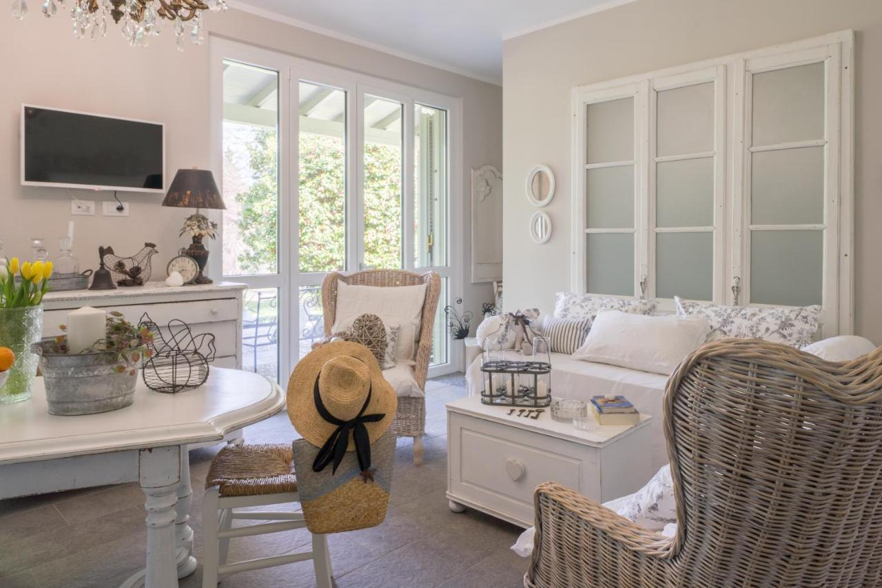 Bnbook Maison Charlotte Casa Vacanza con 2 camere da letto Lago Maggiore Porto Valtravaglia Esterno foto