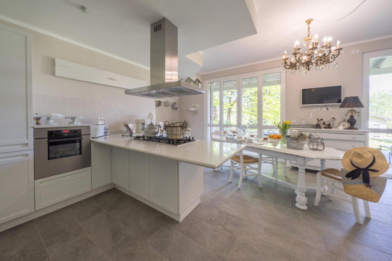Bnbook Maison Charlotte Casa Vacanza con 2 camere da letto Lago Maggiore Porto Valtravaglia Esterno foto