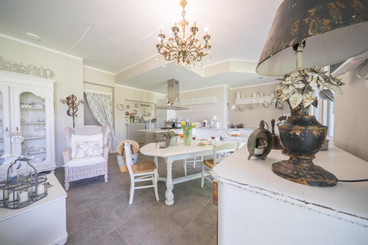 Bnbook Maison Charlotte Casa Vacanza con 2 camere da letto Lago Maggiore Porto Valtravaglia Esterno foto