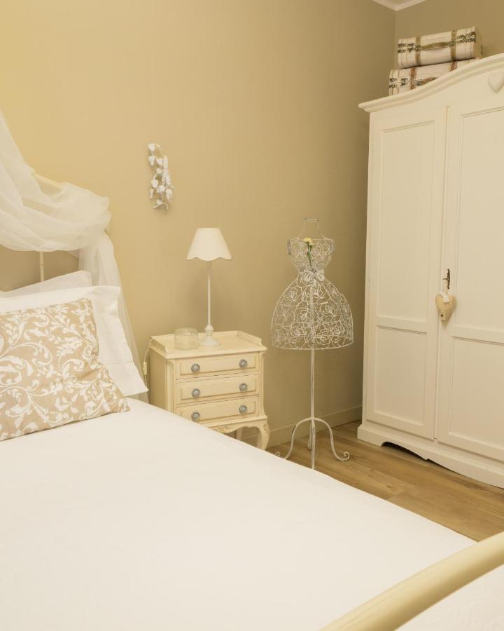 Bnbook Maison Charlotte Casa Vacanza con 2 camere da letto Lago Maggiore Porto Valtravaglia Esterno foto