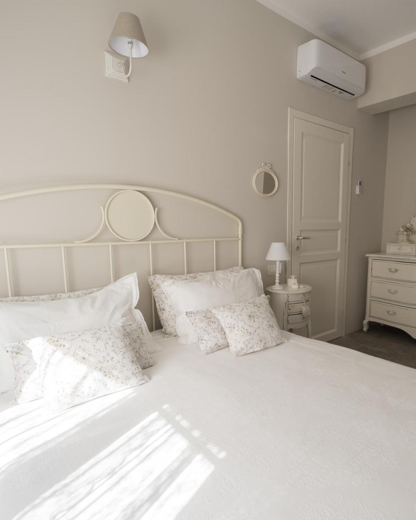 Bnbook Maison Charlotte Casa Vacanza con 2 camere da letto Lago Maggiore Porto Valtravaglia Esterno foto